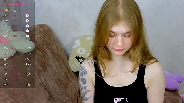 Snapshot of TrissMerigold9 chatting on October 6, 2025, 7:14 pm TrissMerigold9 online show from October 6, 2025, 7:14 pm