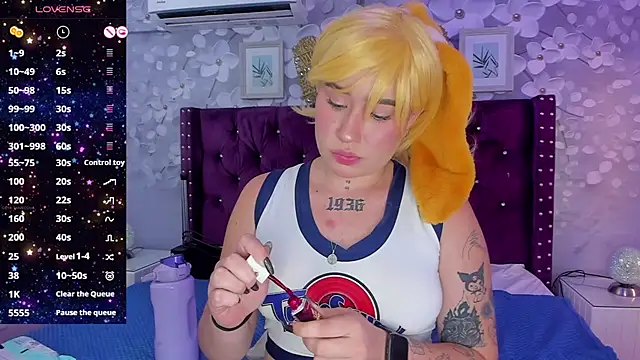 Danee 19  online show from February 20, 2025, 3:08 pm