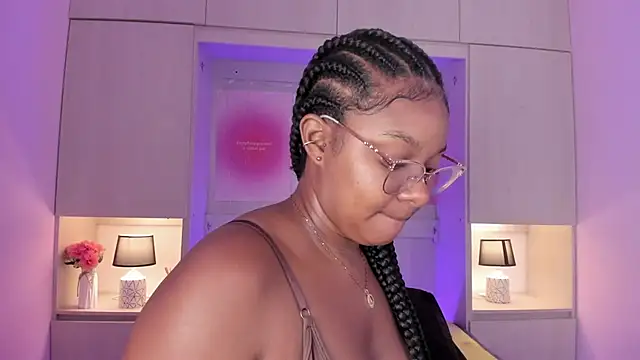 tamaraa smiith online show from October 5, 2025, 1:02 pm