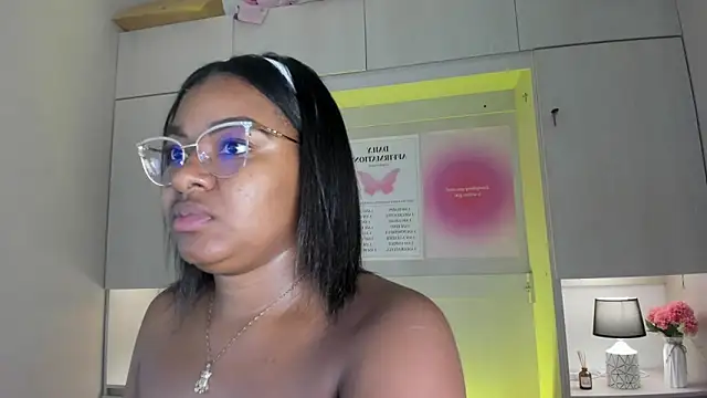 Snapshot of tamaraa_smiith chatting on February 5, 2026, 7:32 pm tamaraa smiith online show from February 5, 2026, 7:32 pm