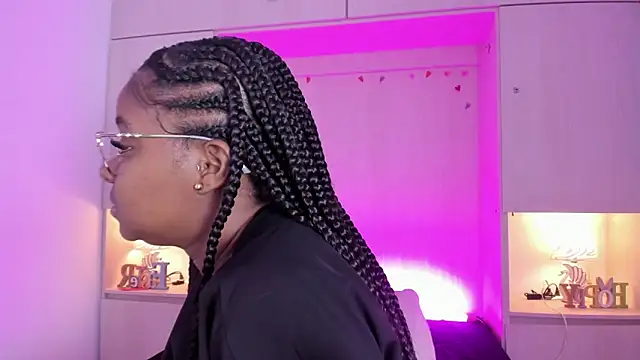 Snapshot of tamaraa_smiith chatting on December 20, 2025, 7:50 pm tamaraa smiith online show from December 20, 2025, 7:50 pm