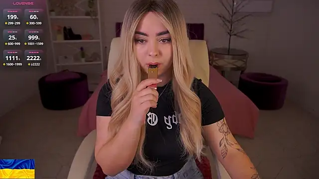 SusieWood online show from April 23, 2026, 8:10 pm