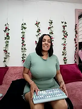 ariana lavoie- online show from September 19, 2025, 8:57 pm