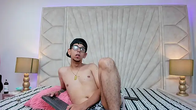 Derek and Skarlet online show from March 1, 2025, 7:26 pm