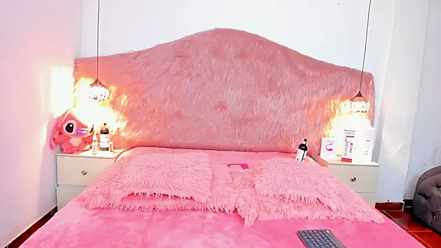 Derek and Skarlet online show from February 26, 2026, 10:04 am