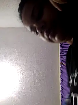  Miaaleon online show from November 14, 2025, 9:35 am