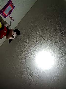  Miaaleon online show from April 10, 2026, 10:11 am