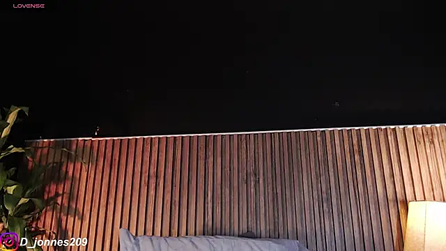 Snapshot of DilanJonnes_ chatting on October 4, 2025, 9:27 pm DilanJonnes online show from October 4, 2025, 9:27 pm