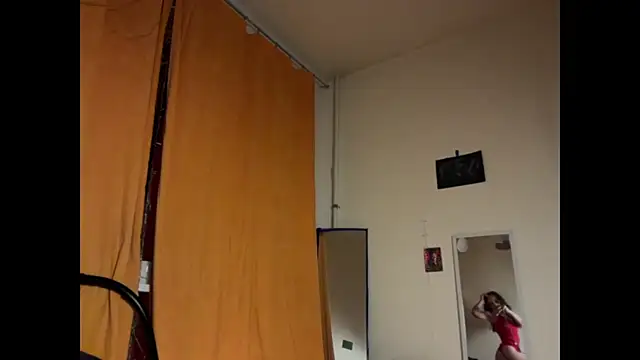 Snapshot of MikkyMoony chatting on November 28, 2025, 4:40 pm MikkyMoony online show from November 28, 2025, 4:40 pm