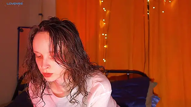 Snapshot of MikkyMoony chatting on December 3, 2024, 9:50 pm MikkyMoony online show from December 3, 2024, 9:50 pm