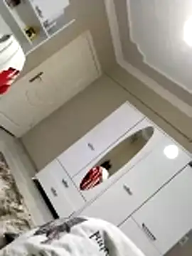 milf hunter 35 online show from April 16, 2026, 4:57 am