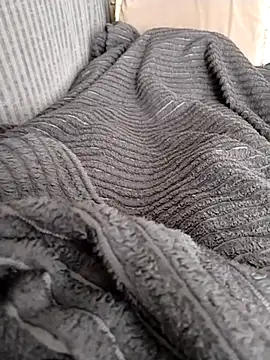 milf hunter 35 online show from April 3, 2026, 10:00 am