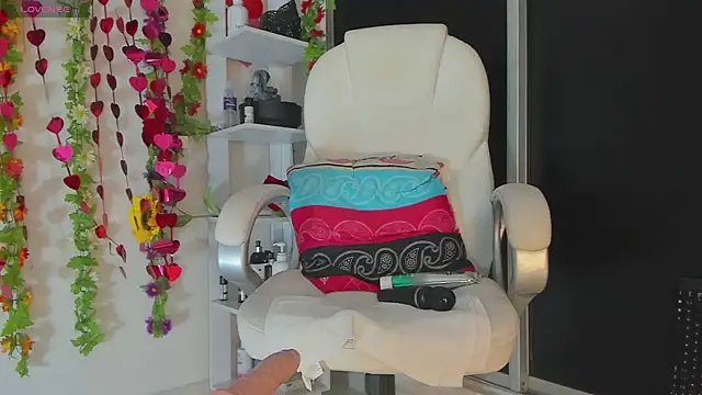 UrNewFantasy online show from March 9, 2025, 9:46 am