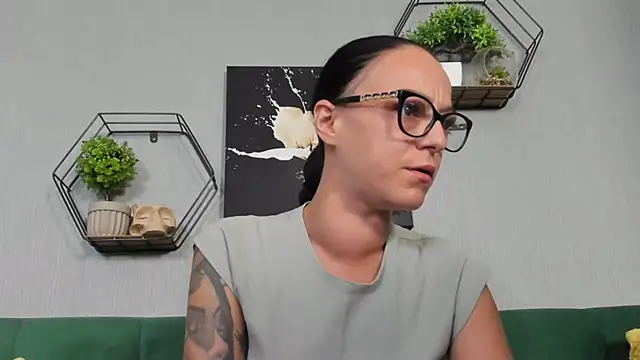 IzabelllNoir online show from September 9, 2025, 8:02 am