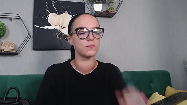 IzabelllNoir online show from October 9, 2025, 9:10 am