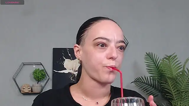 IzabelllNoir online show from April 3, 2026, 6:53 am