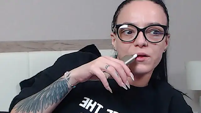 IzabelllNoir online show from March 19, 2025, 12:45 pm