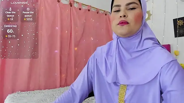 AishaAmin  online show from September 30, 2025, 12:11 pm