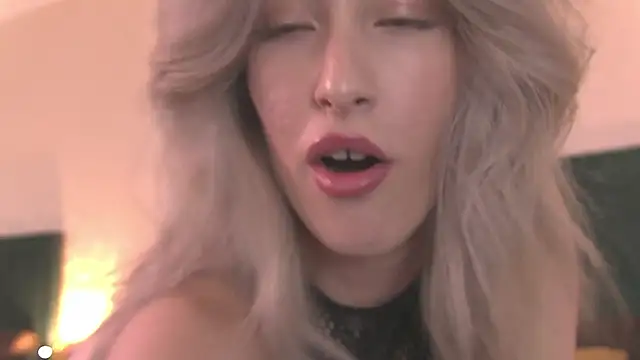 SerenaBennet online show from October 12, 2025, 7:54 am