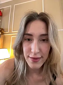 SerenaBennet online show from October 31, 2025, 10:23 am