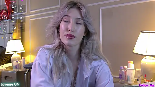 SerenaBennet online show from October 5, 2025, 1:13 pm