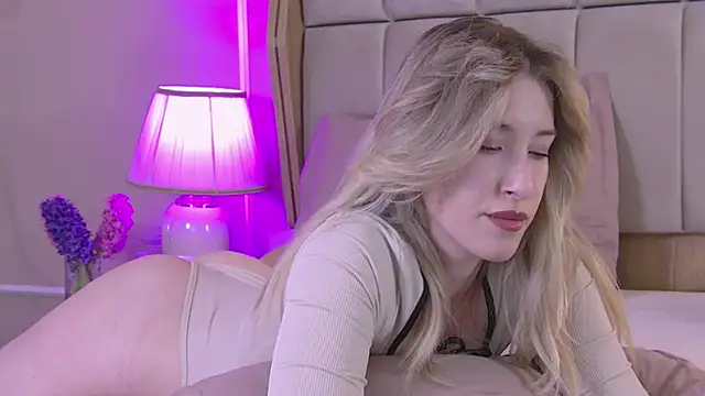 SerenaBennet online show from March 5, 2026, 10:23 am