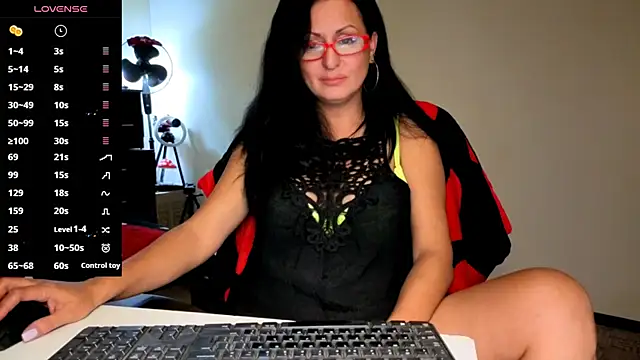 YourDreamLoverr online show from October 25, 2025, 10:32 pm