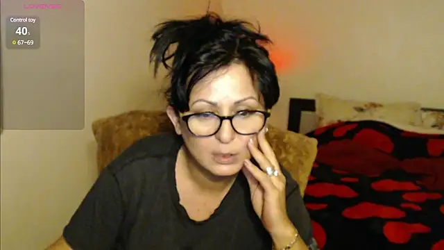 YourDreamLoverr online show from February 1, 2025, 4:32 pm