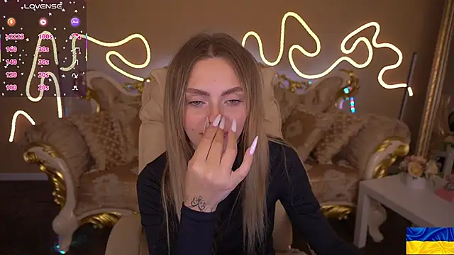 ChloeBrightt online show from October 13, 2025, 8:21 pm