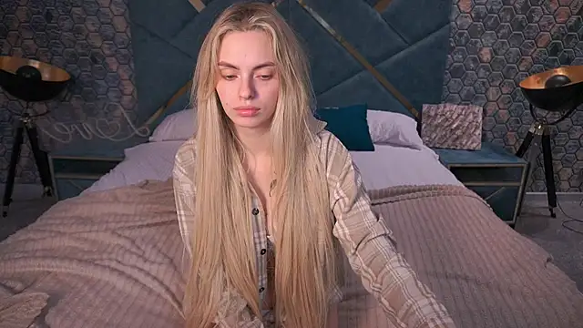 ChloeBrightt online show from November 25, 2025, 8:53 pm