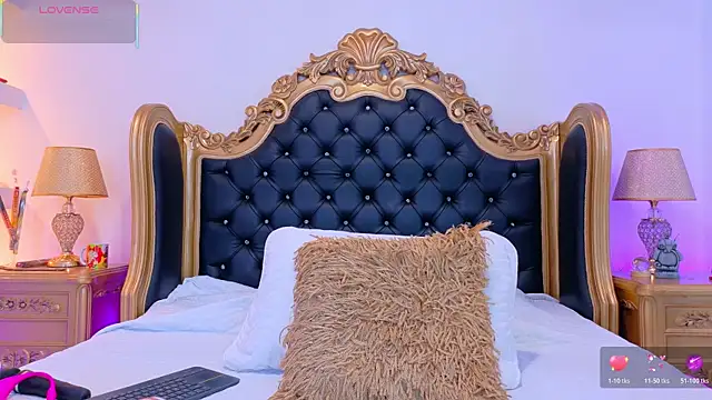 AdelinaVans online show from November 5, 2025, 11:24 am