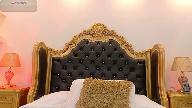 AdelinaVans online show from March 6, 2026, 11:49 am