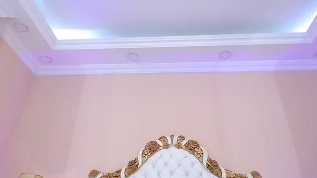 AdelinaVans online show from September 9, 2025, 11:08 am