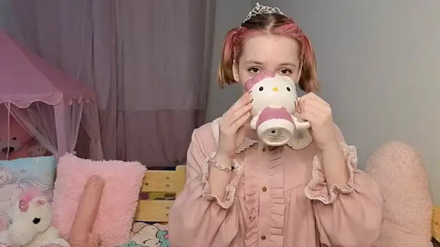 Snapshot of PrincessLittleKiki chatting on April 17, 2026, 7:06 pm PrincessLittleKiki online show from April 17, 2026, 7:06 pm