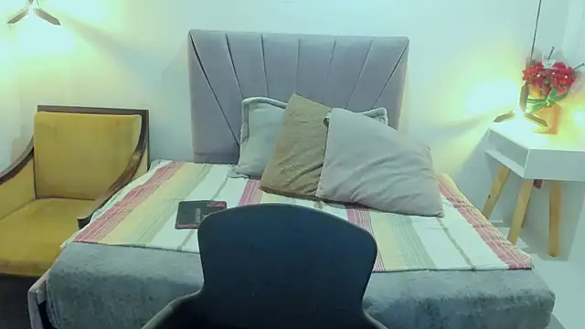 ScarletHoot  online show from July 15, 2026, 2:57 pm