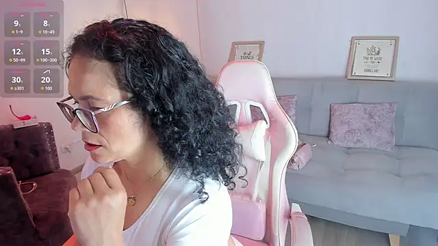 Aliciia cute1 online show from November 4, 2025, 10:46 pm