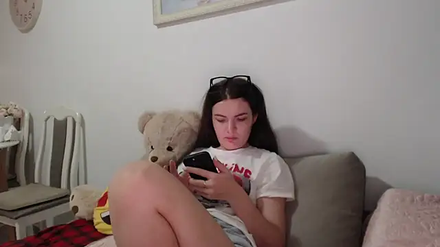  JustmeHere  online show from December 18, 2025, 7:50 pm