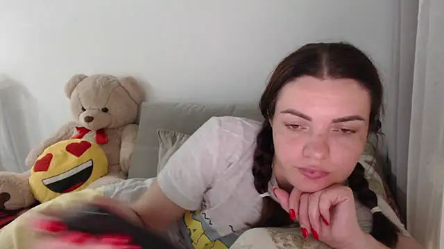  JustmeHere  online show from November 18, 2025, 7:39 pm