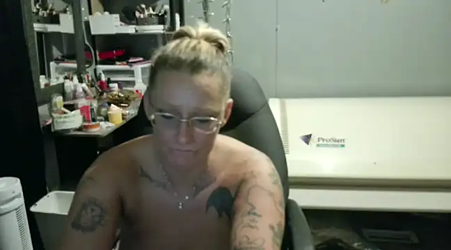 Snapshot of Lisalovely6981 chatting on January 9, 2025, 11:47 am Lisalovely6981 online show from January 9, 2025, 11:47 am