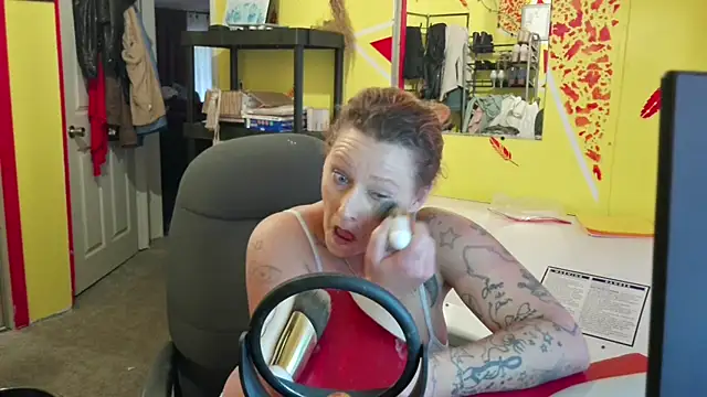 Snapshot of Lisalovely6981 chatting on November 19, 2025, 2:50 pm Lisalovely6981 online show from November 19, 2025, 2:50 pm