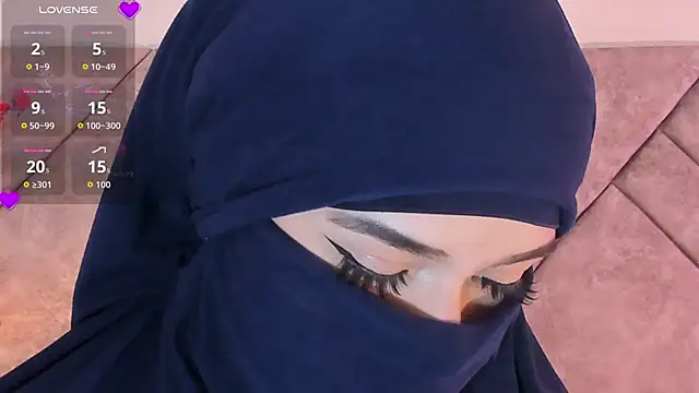 anna-henao online show from November 24, 2025, 7:25 pm