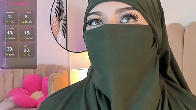 anna-henao online show from March 8, 2025, 1:47 pm