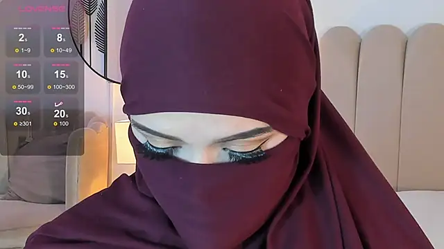 anna-henao online show from March 3, 2025, 7:07 pm