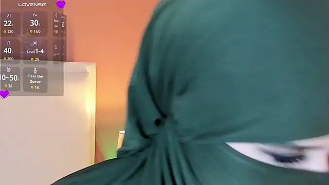 anna-henao online show from October 4, 2025, 7:59 pm