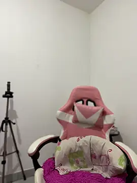 SweetPaige  online show from April 13, 2026, 11:58 am