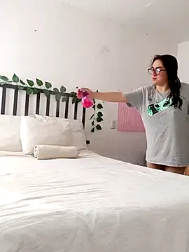 Celestte22 online show from April 9, 2026, 3:18 pm