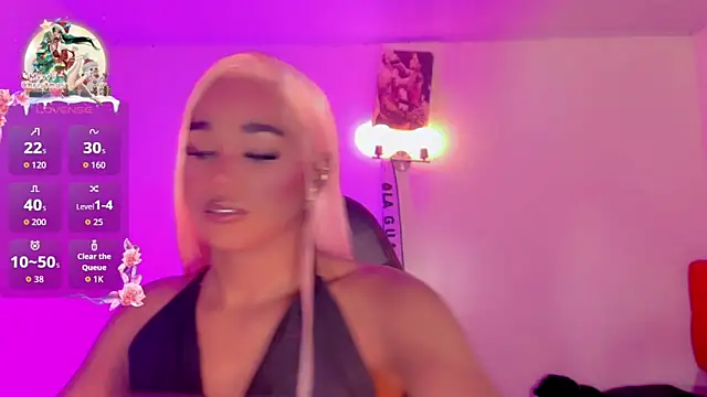 Snapshot of naomy__xx chatting on December 17, 2025, 10:37 pm naomy xx online show from December 17, 2025, 10:37 pm