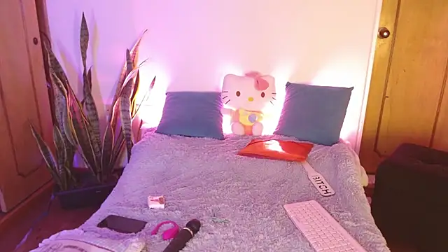 kittycatw online show from September 19, 2025, 6:39 am