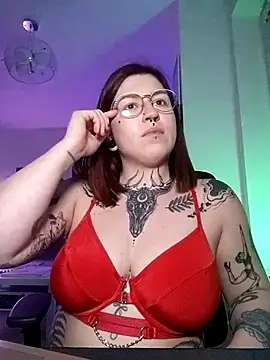 Snapshot of divine_eve chatting on November 10, 2025, 9:53 pm divine eve online show from November 10, 2025, 9:53 pm