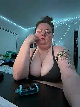 Snapshot of BBW2320 chatting on July 15, 2026, 3:35 am BBW2320 online show from July 15, 2026, 3:35 am